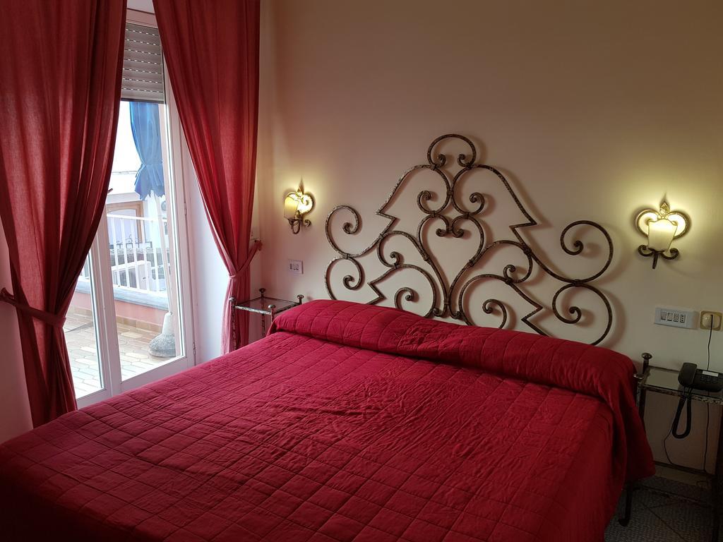 Palatium Mari Hotel Капри Екстериор снимка